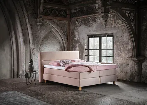 Pullman Orlando boxspring, opgemaakt met hoofdbord